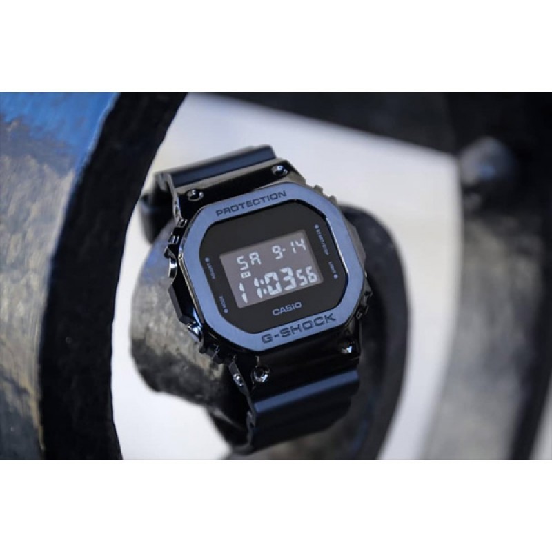GM-5600B-1  кварцевые наручные часы Casio "G-Shock"  GM-5600B-1