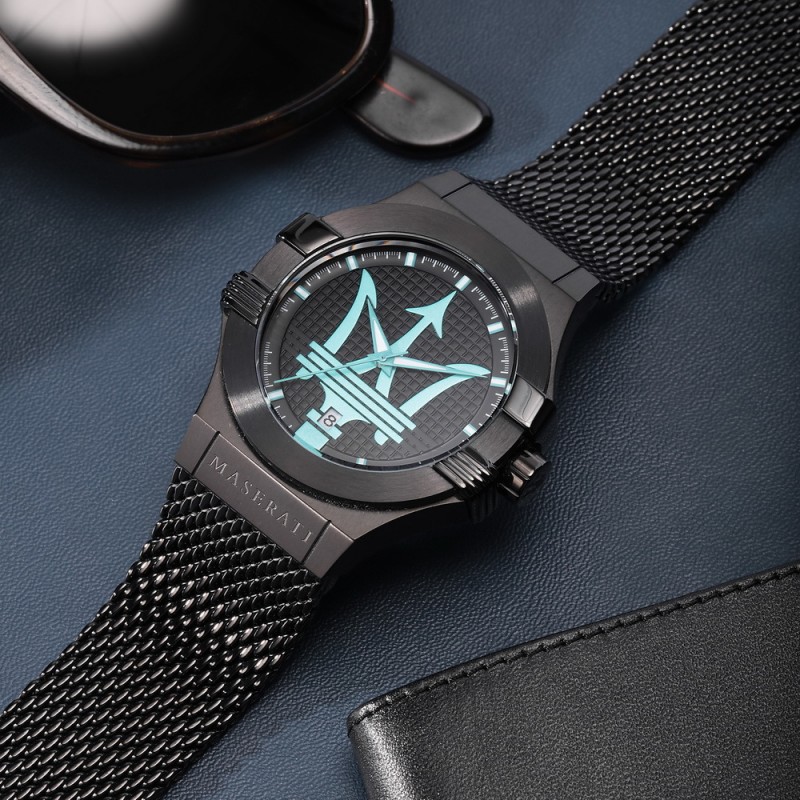 R8853144002  кварцевые наручные часы Maserati  R8853144002